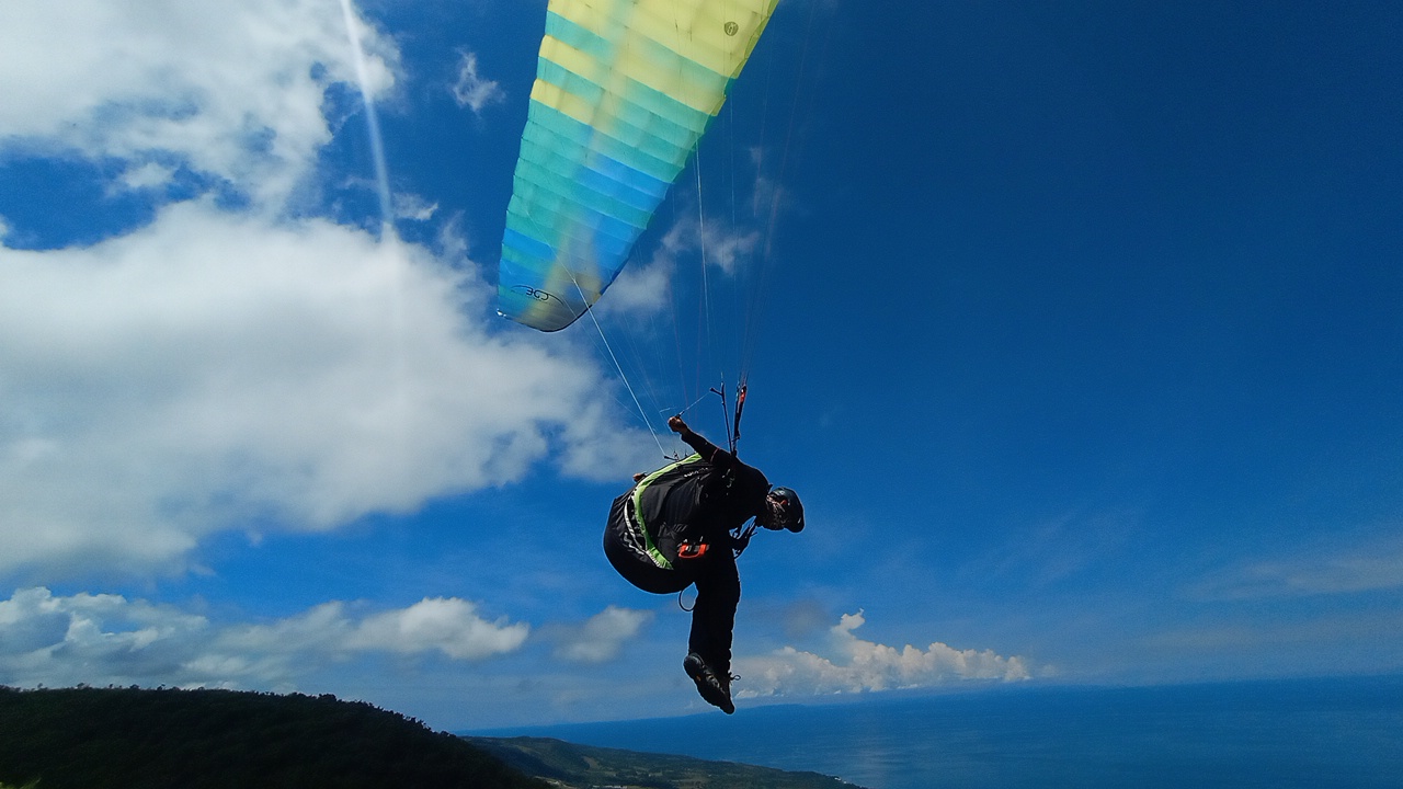 Paragliding over Oslob